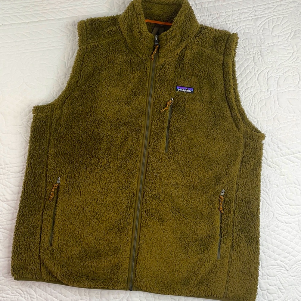 Patagonia •L• olive colored soft fleece vest